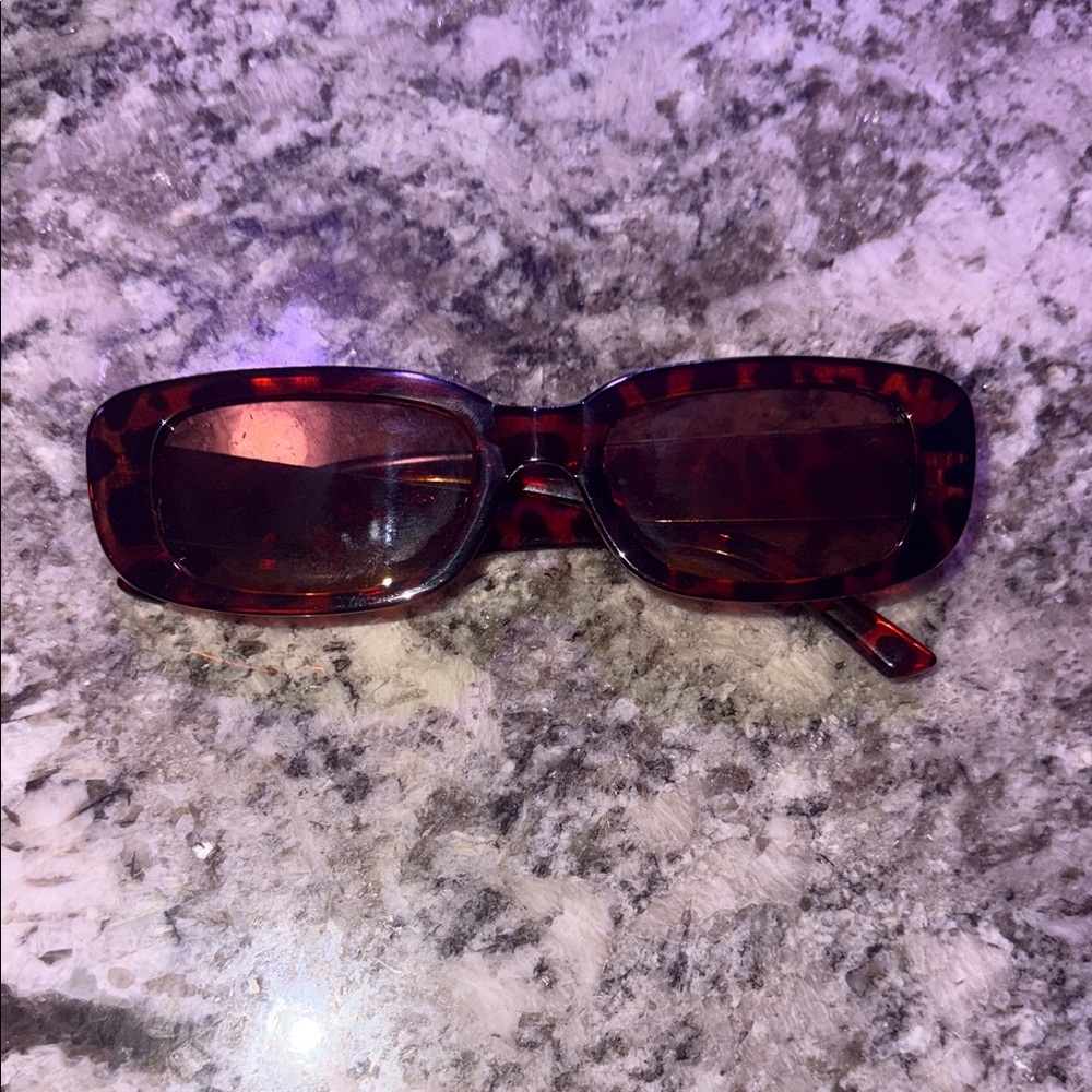 Elegant Tortoise Shell Sunglasses